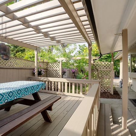At The Beach Bed And Breakfast Kelowna Exterior foto