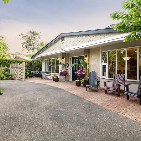 At The Beach Bed And Breakfast Kelowna Exterior foto