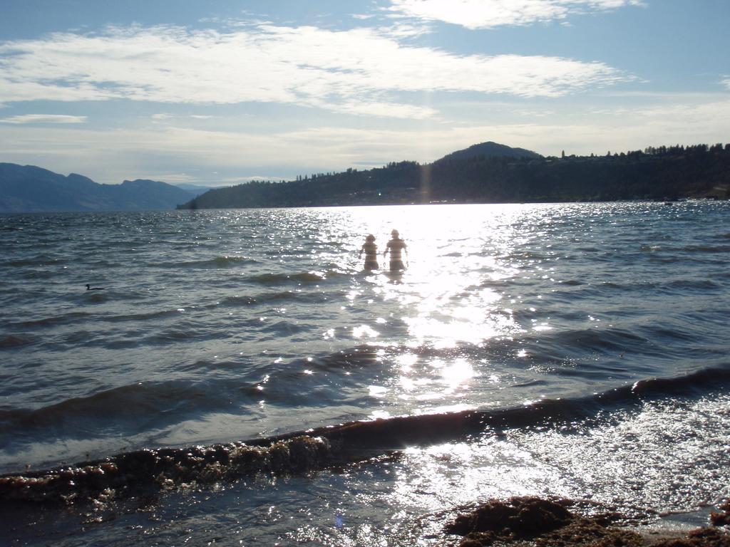 At The Beach Bed And Breakfast Kelowna Exterior foto