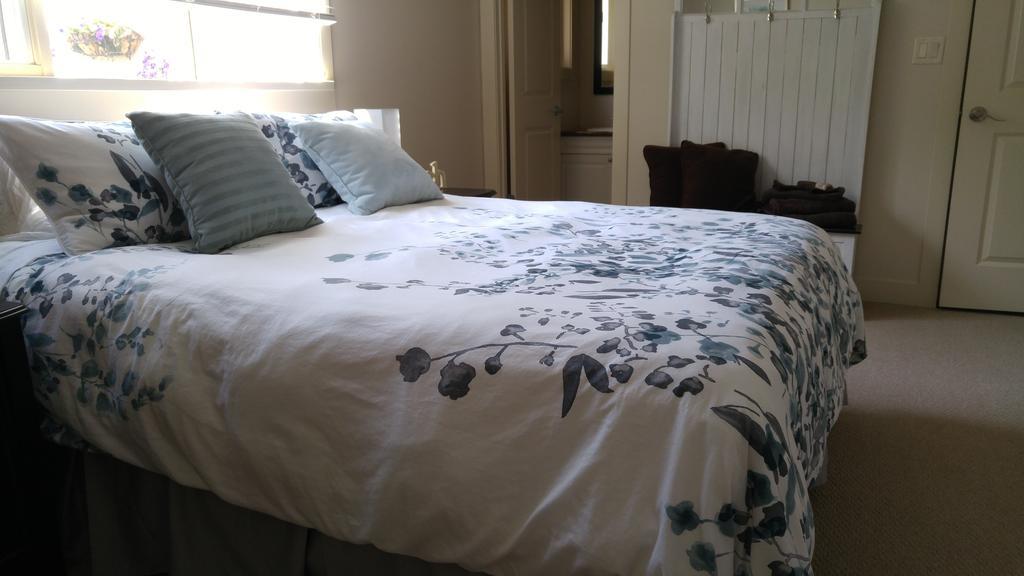 At The Beach Bed And Breakfast Kelowna Habitación foto