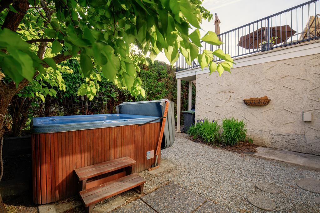 At The Beach Bed And Breakfast Kelowna Exterior foto