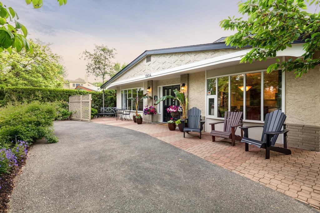 At The Beach Bed And Breakfast Kelowna Exterior foto