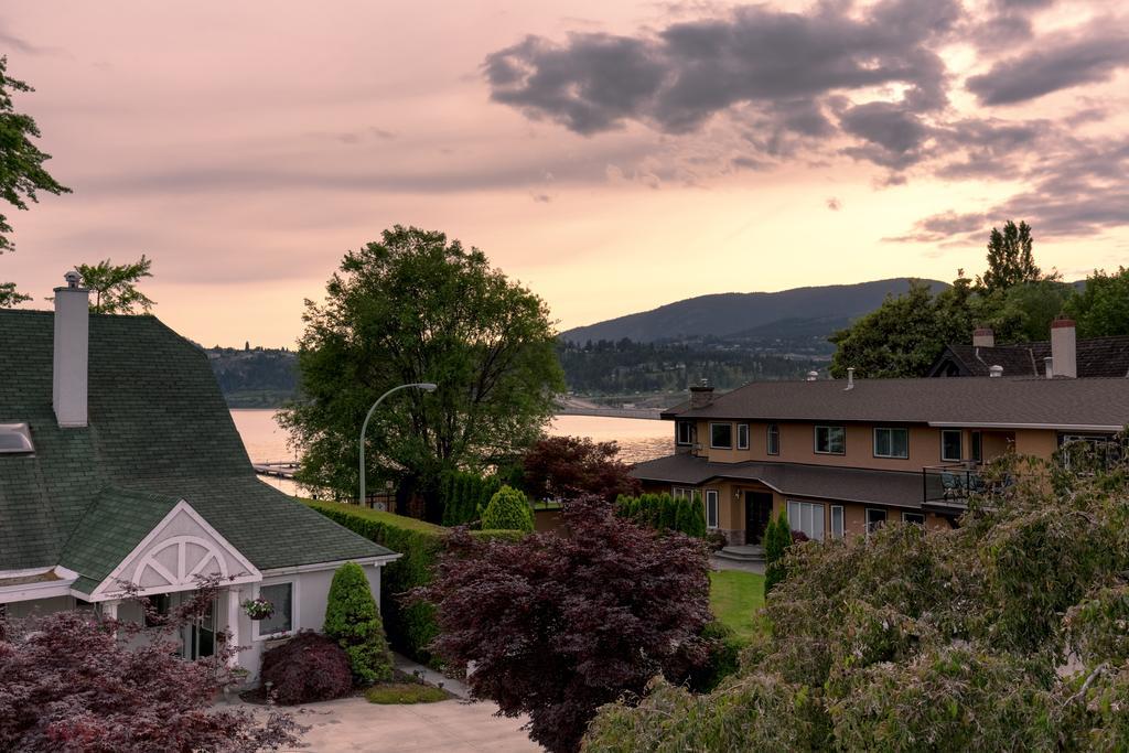 At The Beach Bed And Breakfast Kelowna Exterior foto