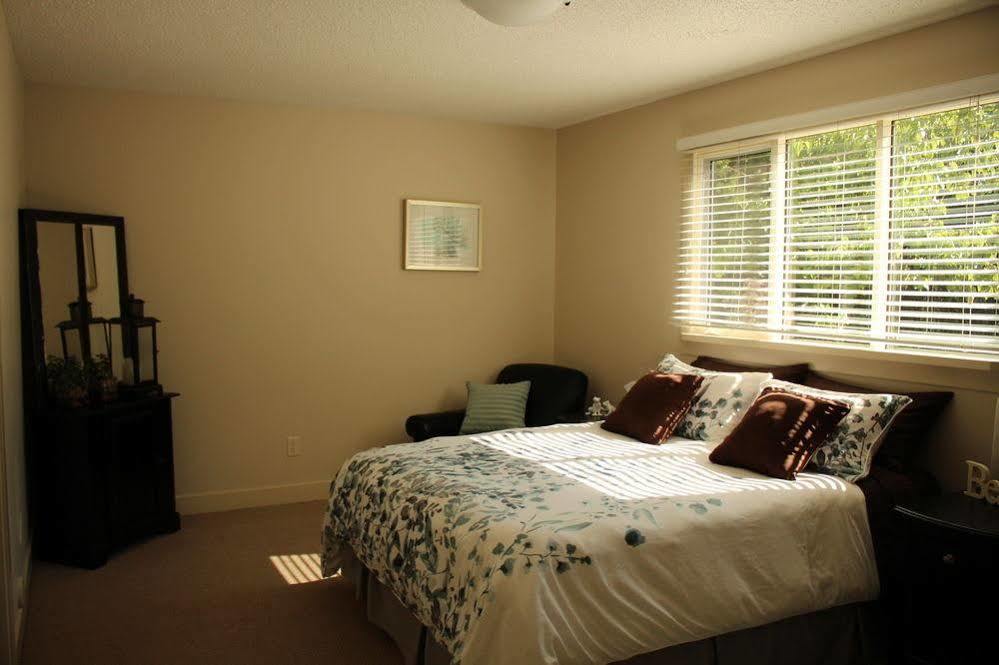 At The Beach Bed And Breakfast Kelowna Exterior foto